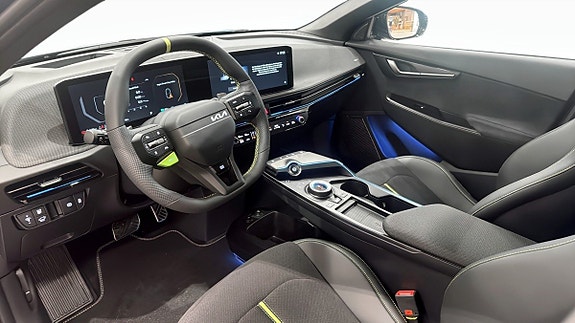 Kia EV6 8 of 12