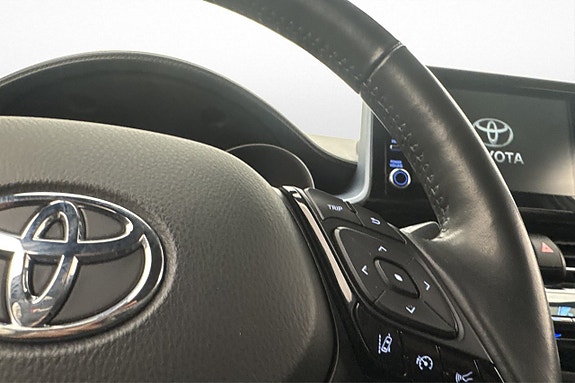 Toyota C-HR 13 of 24