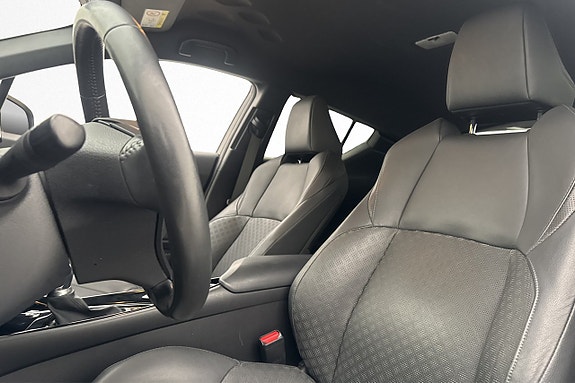 Toyota C-HR 10 of 24