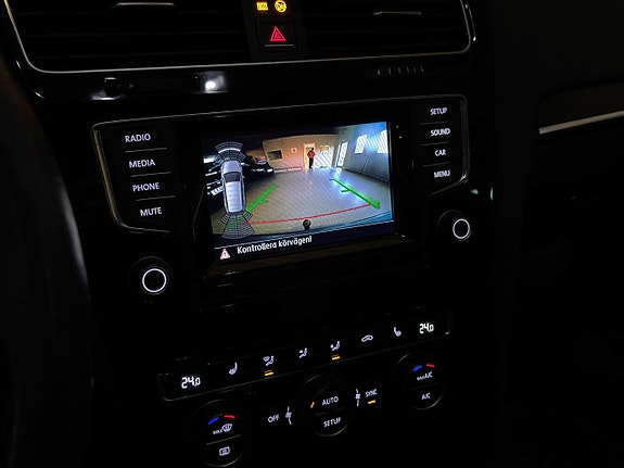 Volkswagen Golf VII 16 of 23