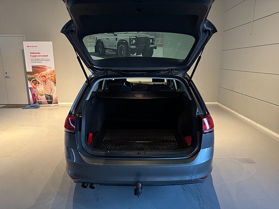 Volkswagen Golf VII 21 of 23
