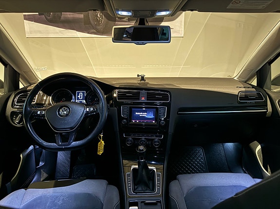 Volkswagen Golf VII 9 of 23