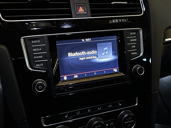 Volkswagen Golf VII 14 of 23