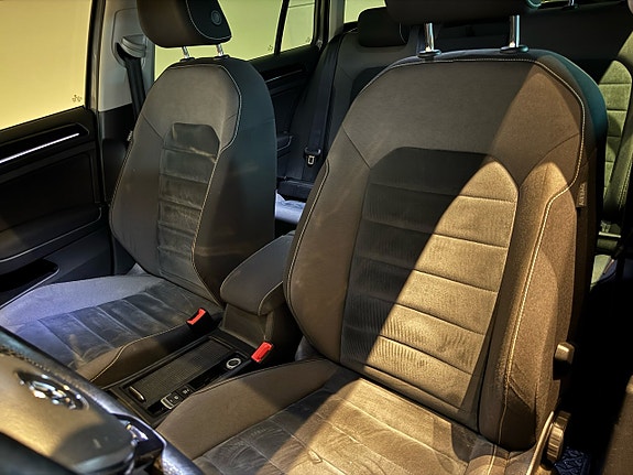 Volkswagen Golf VII 8 of 23
