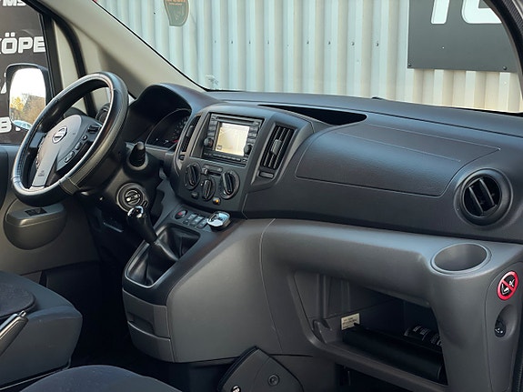 Nissan NV200 17 of 27