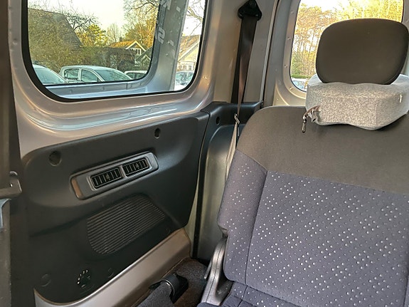 Nissan NV200 22 of 27