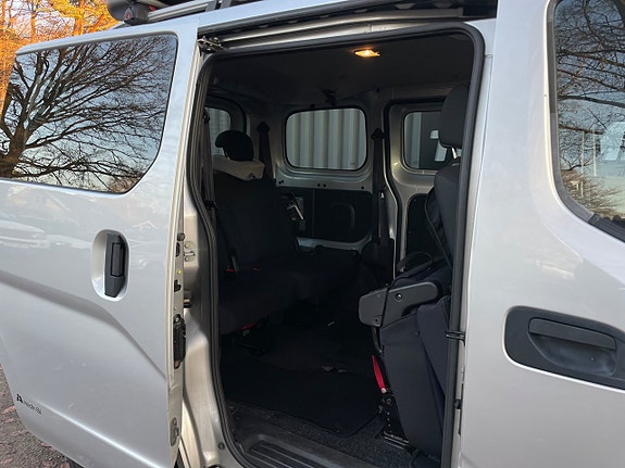 Nissan NV200 15 of 27