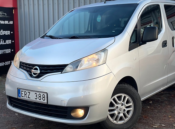 Nissan NV200 3 of 5
