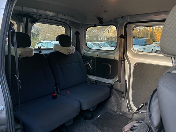Nissan NV200 19 of 27