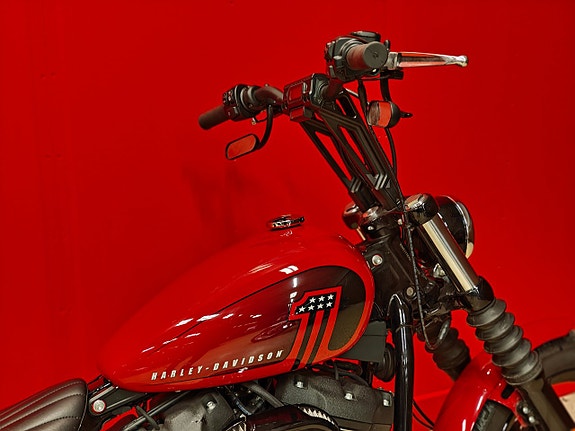 Harley-Davidson Streetbob 3 of 7