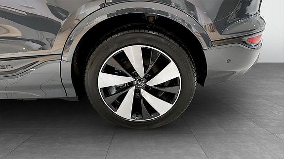 Audi Q6 e-tron 6 of 13
