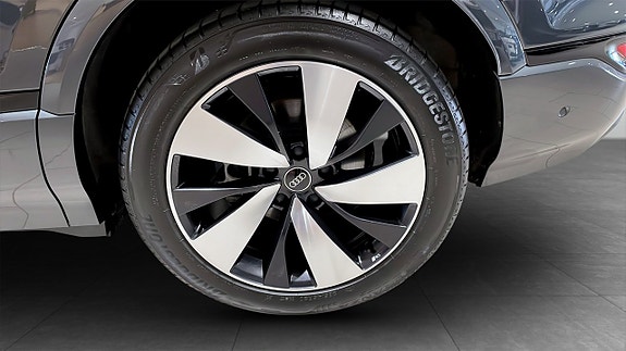 Audi Q6 e-tron 6 of 13