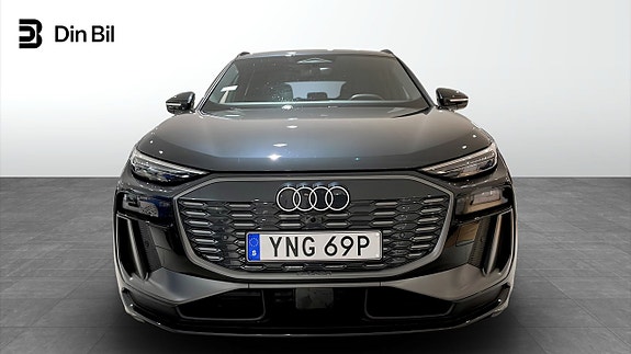 Audi Q6 e-tron 4 of 5