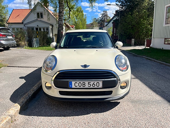 MINI One 2 of 5