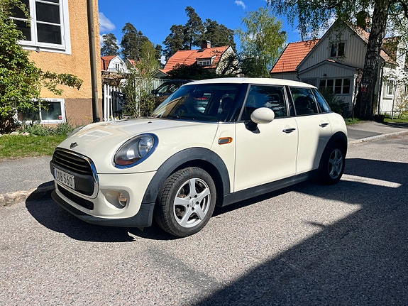 MINI One 3 of 5