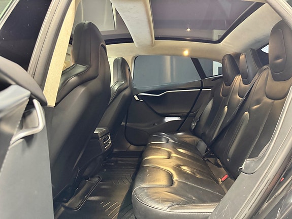 Tesla Model S 9 of 13