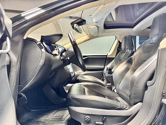 Tesla Model S 10 of 13