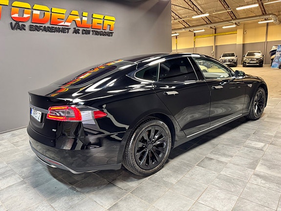 Tesla Model S 3 of 5