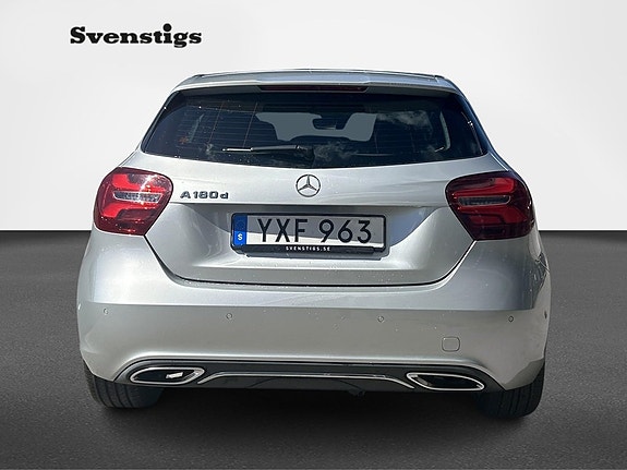 Mercedes-Benz A180 4 of 5
