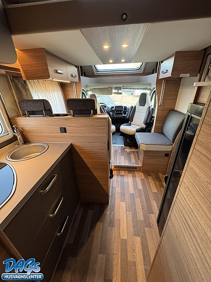 Weinsberg CaraSuite 700 ME 11 of 17