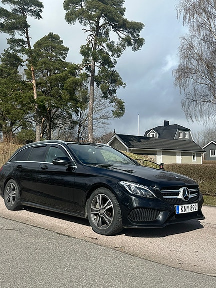 Mercedes-Benz C220 2 of 9