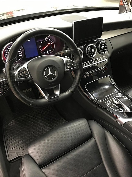 Mercedes-Benz C220 7 of 9