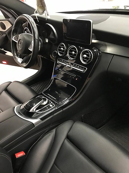 Mercedes-Benz C220 6 of 9
