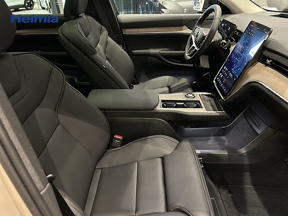 Volvo EX90 14 of 17