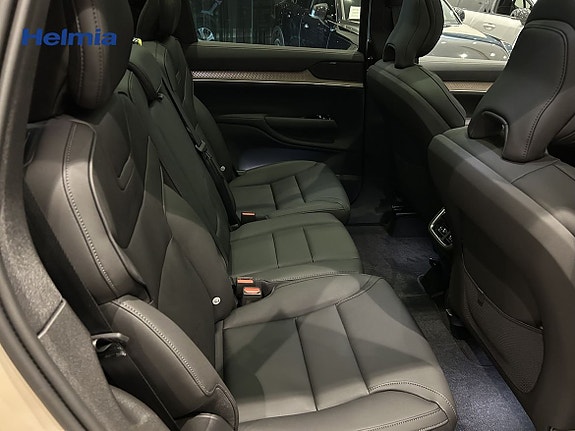 Volvo EX90 15 of 17