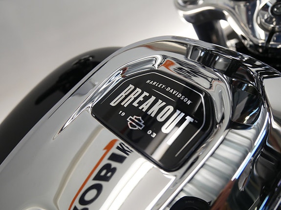 Harley-Davidson Breakout 8 of 10