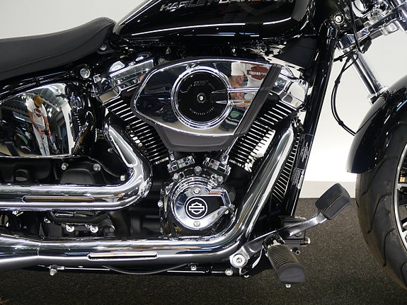 Harley-Davidson Breakout 6 of 10