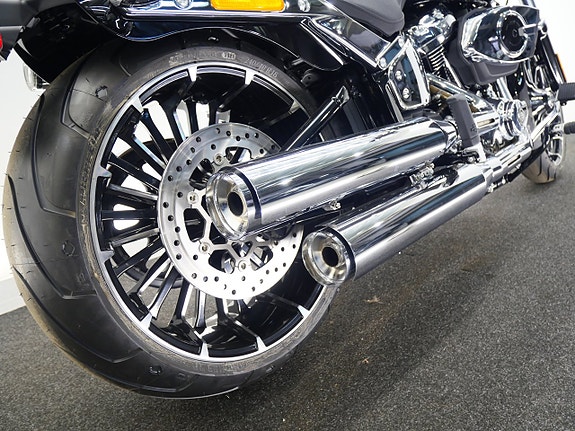 Harley-Davidson Breakout 9 of 10