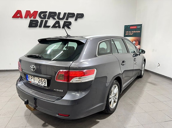 Toyota Avensis 4 of 5