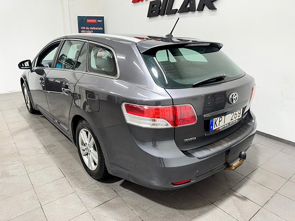 Toyota Avensis 14 of 16
