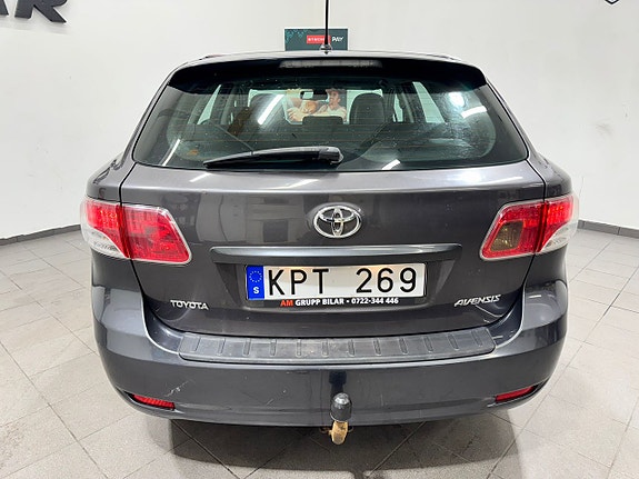Toyota Avensis 6 of 16