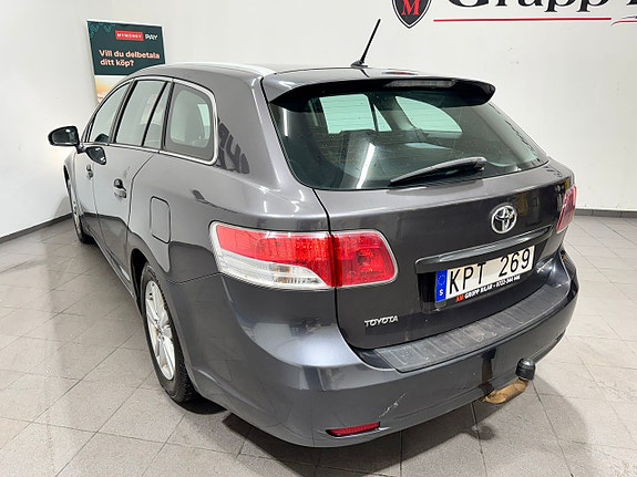 Toyota Avensis 11 of 16