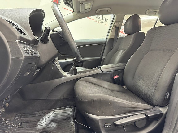 Toyota Avensis 13 of 16