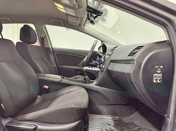 Toyota Avensis 8 of 16