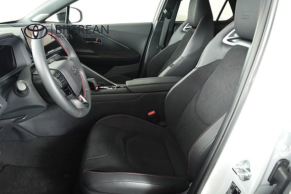 Toyota C-HR 6 of 30