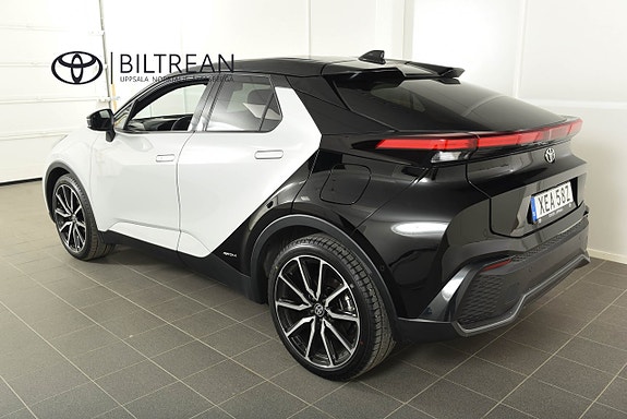 Toyota C-HR 2 of 30