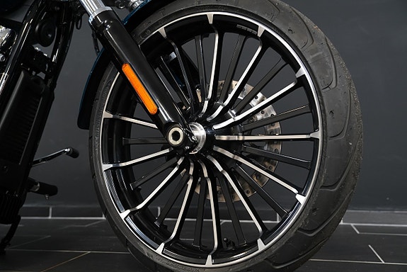 Harley-Davidson FXBR Breakout 117" 6 of 13