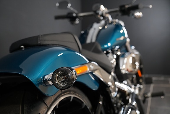 Harley-Davidson FXBR Breakout 117" 8 of 13