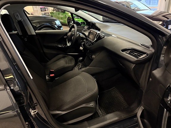 Peugeot 208 10 of 12