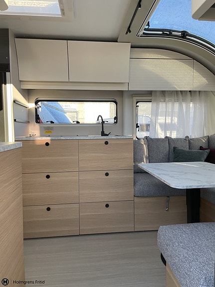 Adria Adora UT 5 of 5