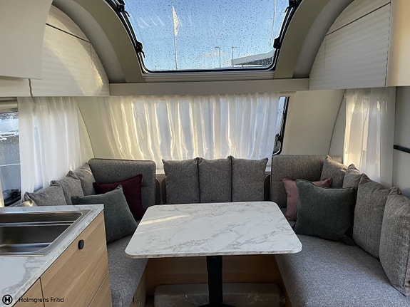 Adria Adora UT 4 of 5