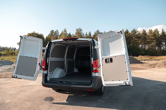 Mercedes-Benz eVito 112 8 of 11