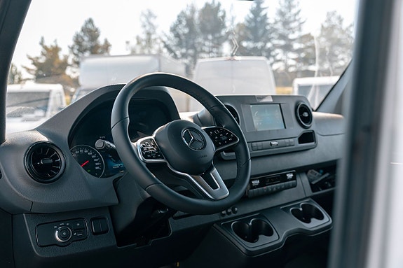 Mercedes-Benz eSprinter 420 6 of 8