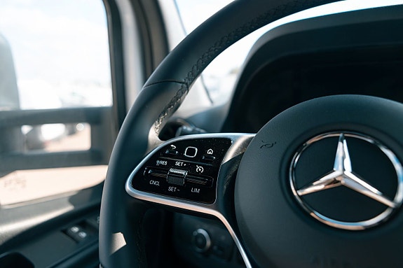 Mercedes-Benz eSprinter 420 8 of 8
