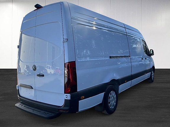 Mercedes-Benz eSprinter 420 4 of 11