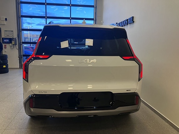 Kia EV9 4 of 5